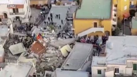 Letecké záběry z ostrova Ischia ukazují zkázu po zemětřesení