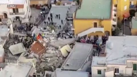 Letecké záběry z ostrova Ischia ukazují zkázu po zemětřesení