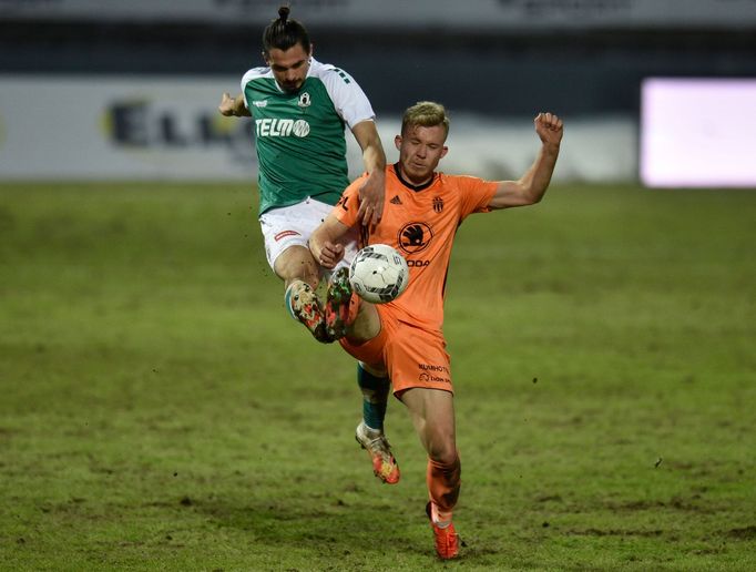 Jakub Martinec z Jablonce a Václav Drchal z Boleslav v zápase 20. kola Fortuna: Ligy