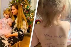 Ukrajinka se bála, že dcera bude sirotek, a tak jí na záda napsala vzkaz. Obě přežily