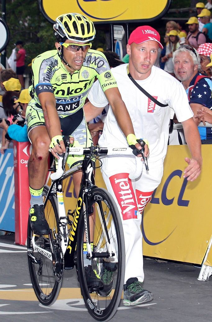 Pochroumaný Alberto Contador na Tour de France 2015