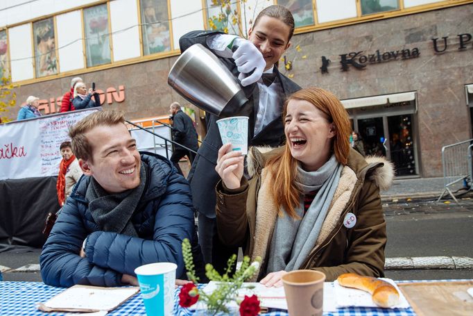 Praha si dnes 17. 11. 2019 připomíná výročí 30 let od sametové revoluce, která vedla k pádu komunistického režimu.