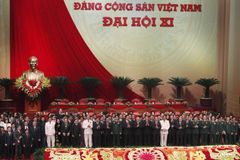 Soudruzi z Vietnamu někde udělali chybu. Zemi se nedaří