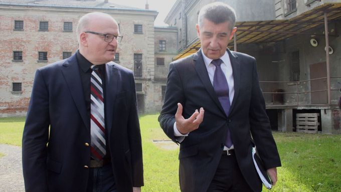 Andrej Babiš navštívil bývalou věznici jako ministr financí v květnu 2016 společně s tehdejším ministrem kultury Danielem Hermanem (KDU-ČSL), který byl v areálu i rok předtím.