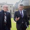 Andrej Babiš v bývalé věznici v Uherském Hradišti v roce 2016, kdy byl ministrem financí. Společně s tehdejším ministrem kultury Danielem Hermanem z KDU-ČSL