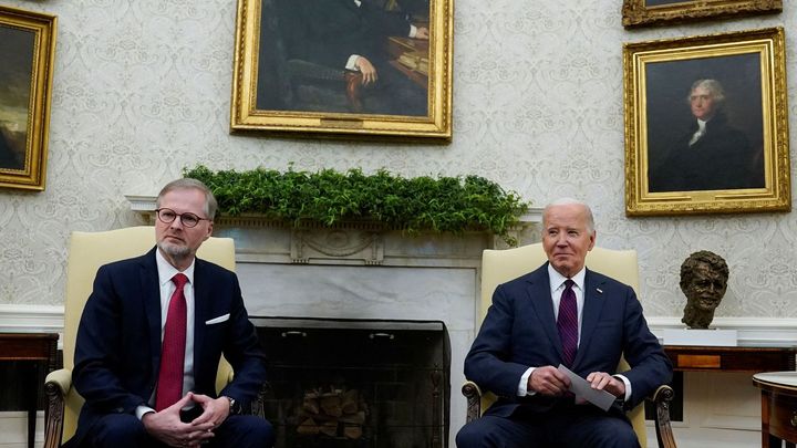Foto: Fialova návštěva Bílého domu. Vážím si české pomoci Ukrajině, řekl mu Biden