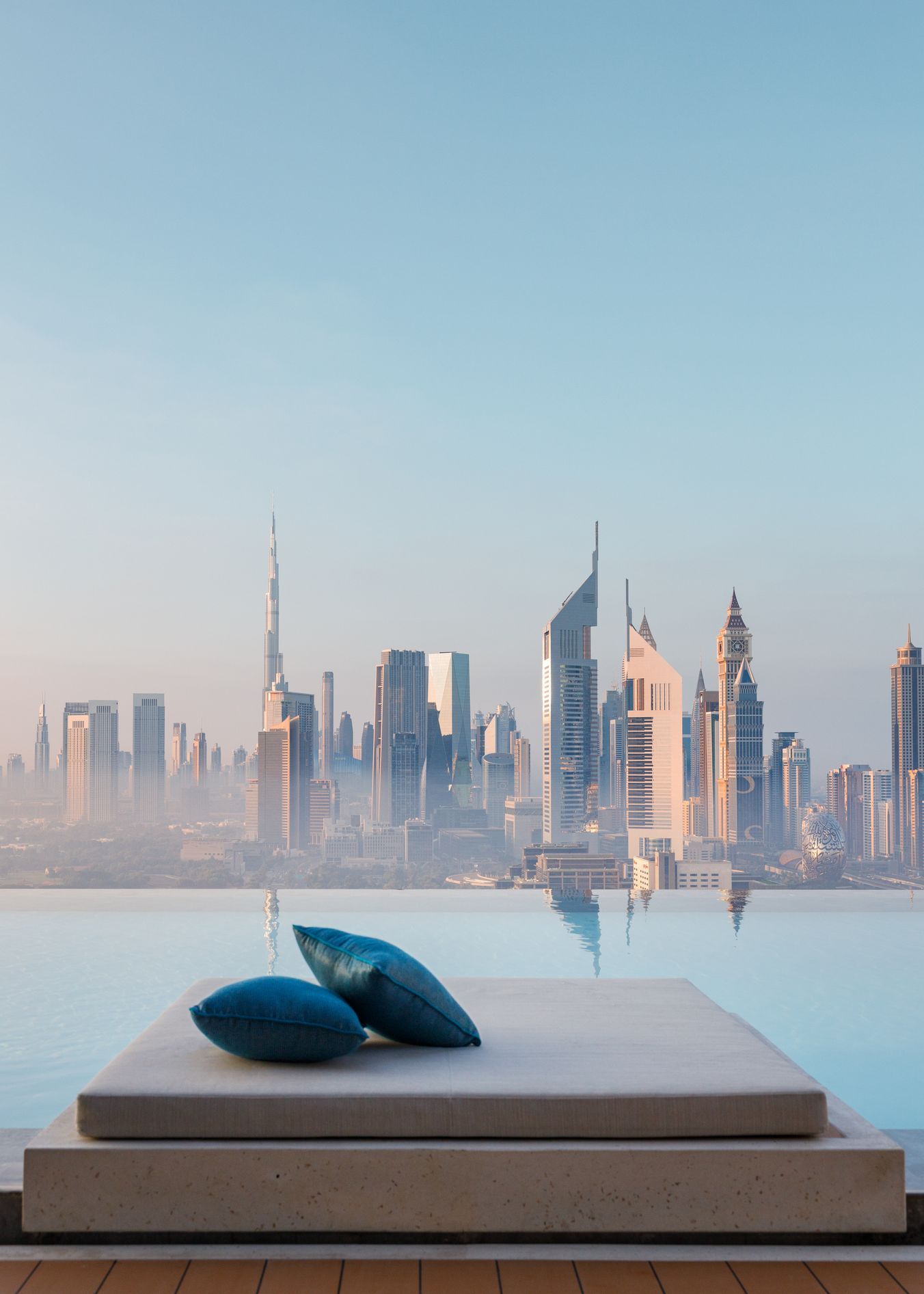 Nejdelší „zavěšený“ infinity bazén na dvojici mrakodrapů One Za’abeel