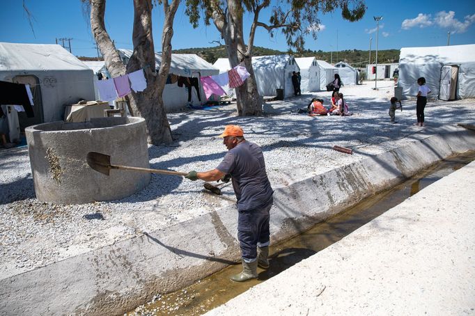 Uprchlický tábor Kara Tepe na ostrově Lesbos v Řecku.