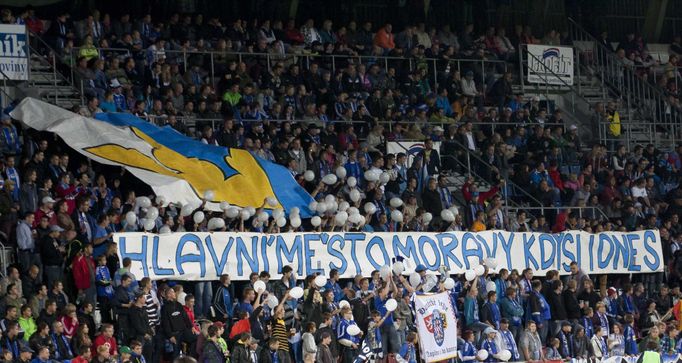 Fotbaloví fanoušci Sigmy Olomouc v utkání 9. kola Gambrinus ligy 2012/13 se Zbrojovkou Brno.