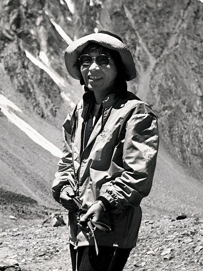 Japonská horolezkyně na expedici na vrcholu Ismoil Somoni (dříve známý jako Kommunismi) v Tádžikistánu, srpen 1985. Vrchol dosahuje výšky 7 495 metrů.