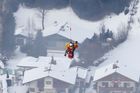 Horší začátek světový šampionát v alpském lyžování ani mít nemohl. Vrtulník odváží těžce zraněnou Lindsey Vonnovou do nemocnice