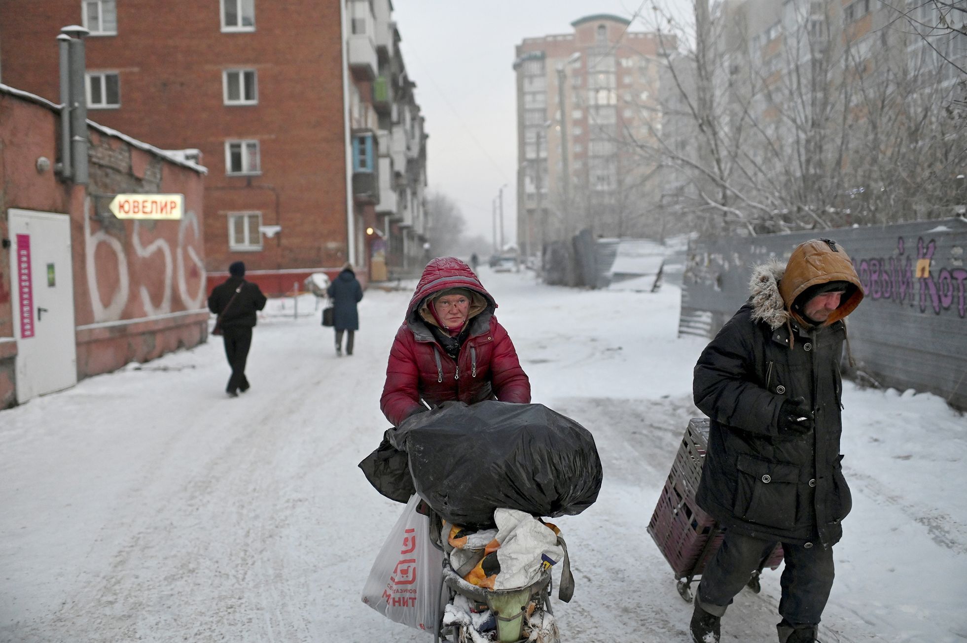 Бомж зима. Бездомные в Москве зимой.