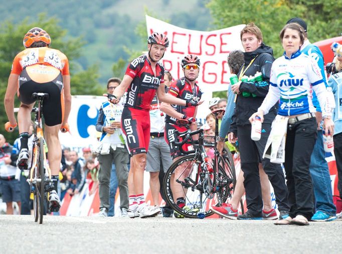 Cadel Evans v problémech ve 14. etapě Tour de France