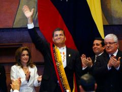 Rafael Correa byl v den summitu znovu inaugurován. Začíná sloužit své druhé funkční období.