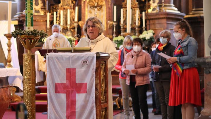 Katolická církev, jak ji neznáte. Německé ženy se vzepřely Vatikánu, kázaly v kostele; Zdroj foto: kfd - Ralph Leupolt