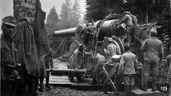 IN PICTURES: Author of unique war photos identified
