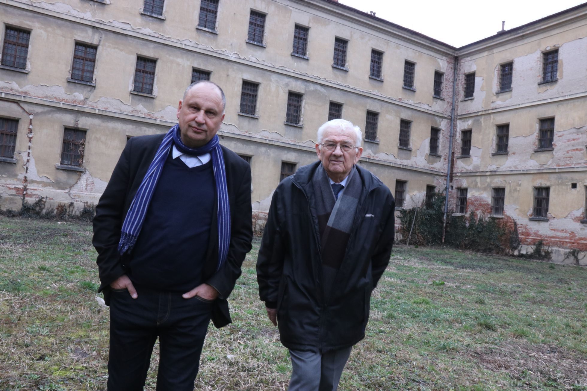 Luděk Navara (vlevo) a Miroslav Kasáček, kteří za sdruení Paměť připravili konferenci o budoucnosti bývalé věznice v Uherském Hradišti