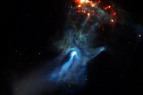 NASA ve vesmíru vyfotila obří ruku