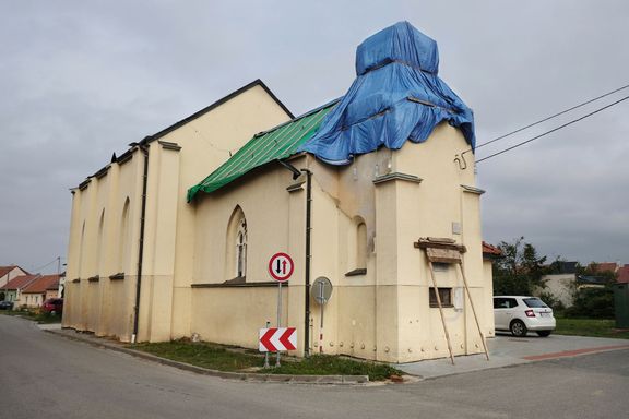 Poničený kostel v Hruškách stále čeká na rekonstrukci. 