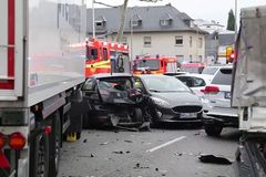 Syřan v Německu najížděl ukradeným kamionem do aut, devět lidí je zraněných