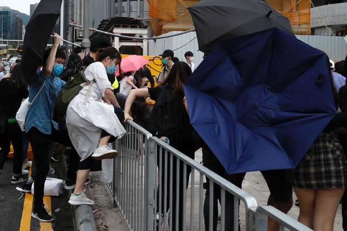 Hongkongské demonstrace po návrhu zákona, který by dal čínské vládě možnost zasáhnout do vnitřní bezpečnosti města.