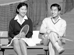 Tehdy korunní princ Akihito se svou ženou Mičiko v roce 1958.