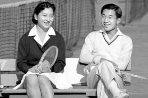 Foto: Japonský císař Akihito. Pacifista, který se zamiloval do neurozené dívky