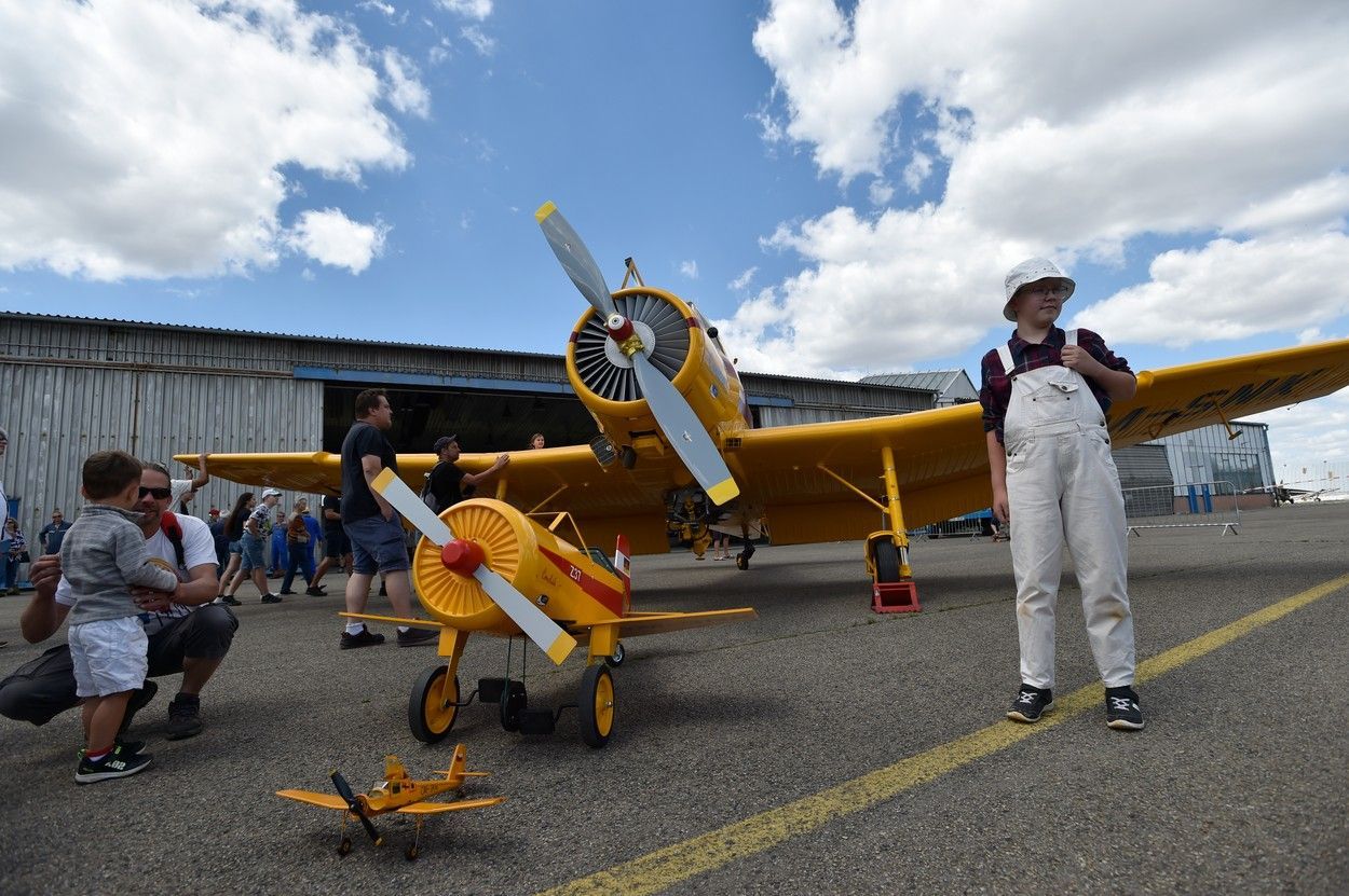 stroj Zlín Z-37 Čmelák