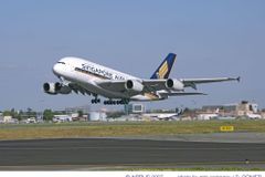 Třetí obří Airbus A380 dostal australský Qantas