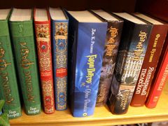 V obchodě Ruský salón na Vinohradech můžete dostat i Harryho Pottera psaného azbukou.