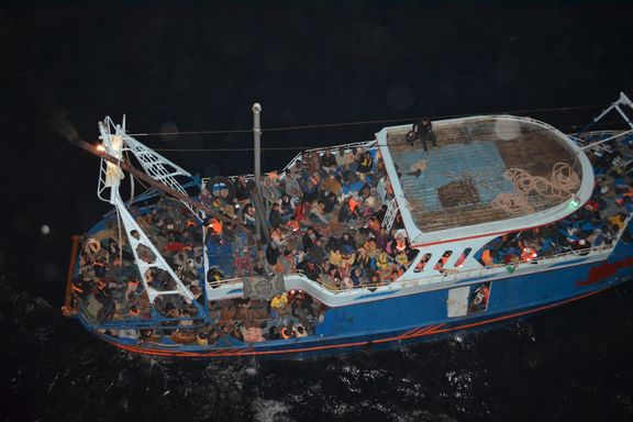 Snímky z nákladní lodě CS Caprice během záchrany plavidla s uprchlíky ve Středozemním moři. Fotografie jsou z října 2014.