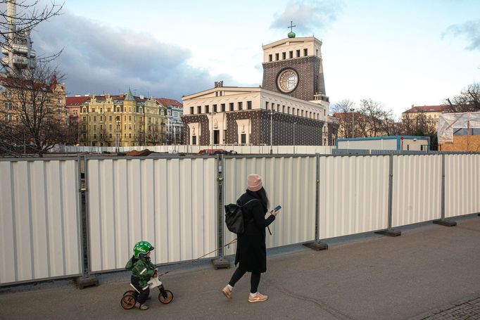 Kostel Nejsvětějšího srdce Páně na náměstí Jiřího z Poděbrad v Praze.