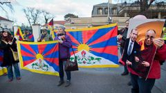 Vlajka pro Tibet, čínská ambasáda Dejvice