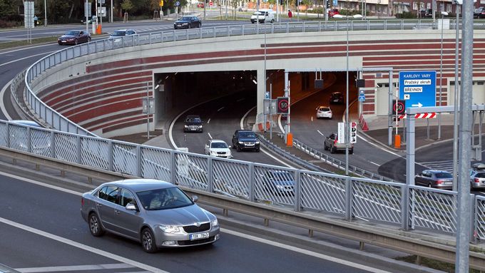 Tunel Blanka, součást vnitřního okruhu Prahy slaví letos v září čtyři roky od otevření. Za tu dobu dobu projelo tunely na 135 milionů vozidel.