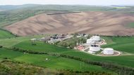 The Klobouky booster pump station is situated in a hilly countryside typical for the southern Moravia region. The majority owner of the facility is the Čepro state company and oil product distributor.