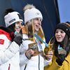 Anna Veithová, Ester Ledecká a Tina Weiratherová s medailemi za super-G na ZOH 2018