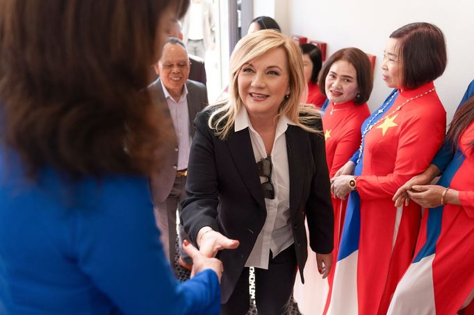 Politici navštěvují vietnamské tržnice zpravidla během předvolebních kampaní. Nejčastěji tak ale činí hnutí ANO.