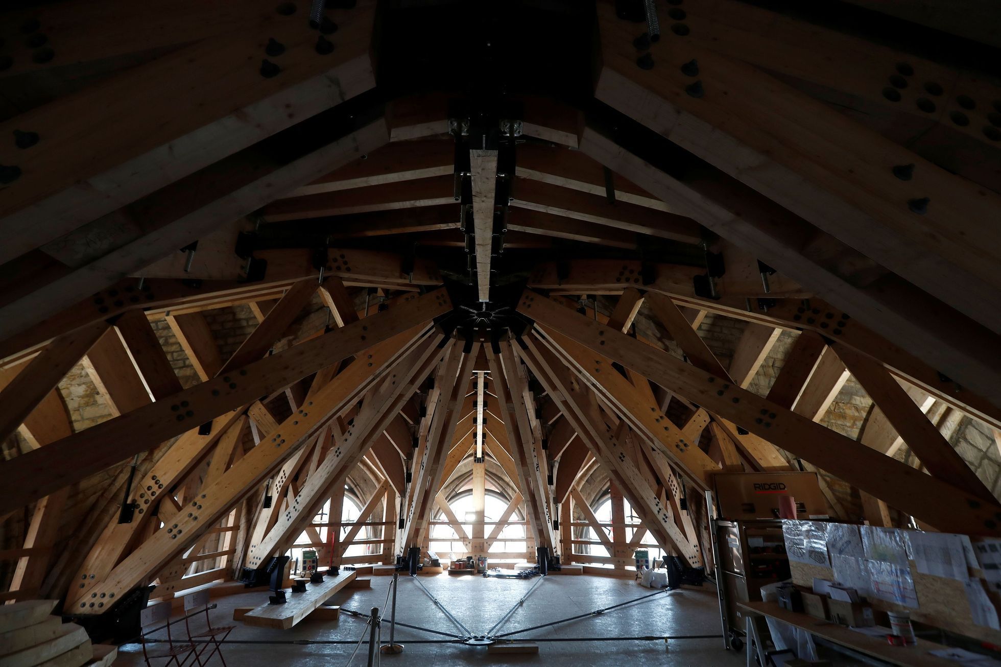 rekonstrukce, notre dame, paříž, francie