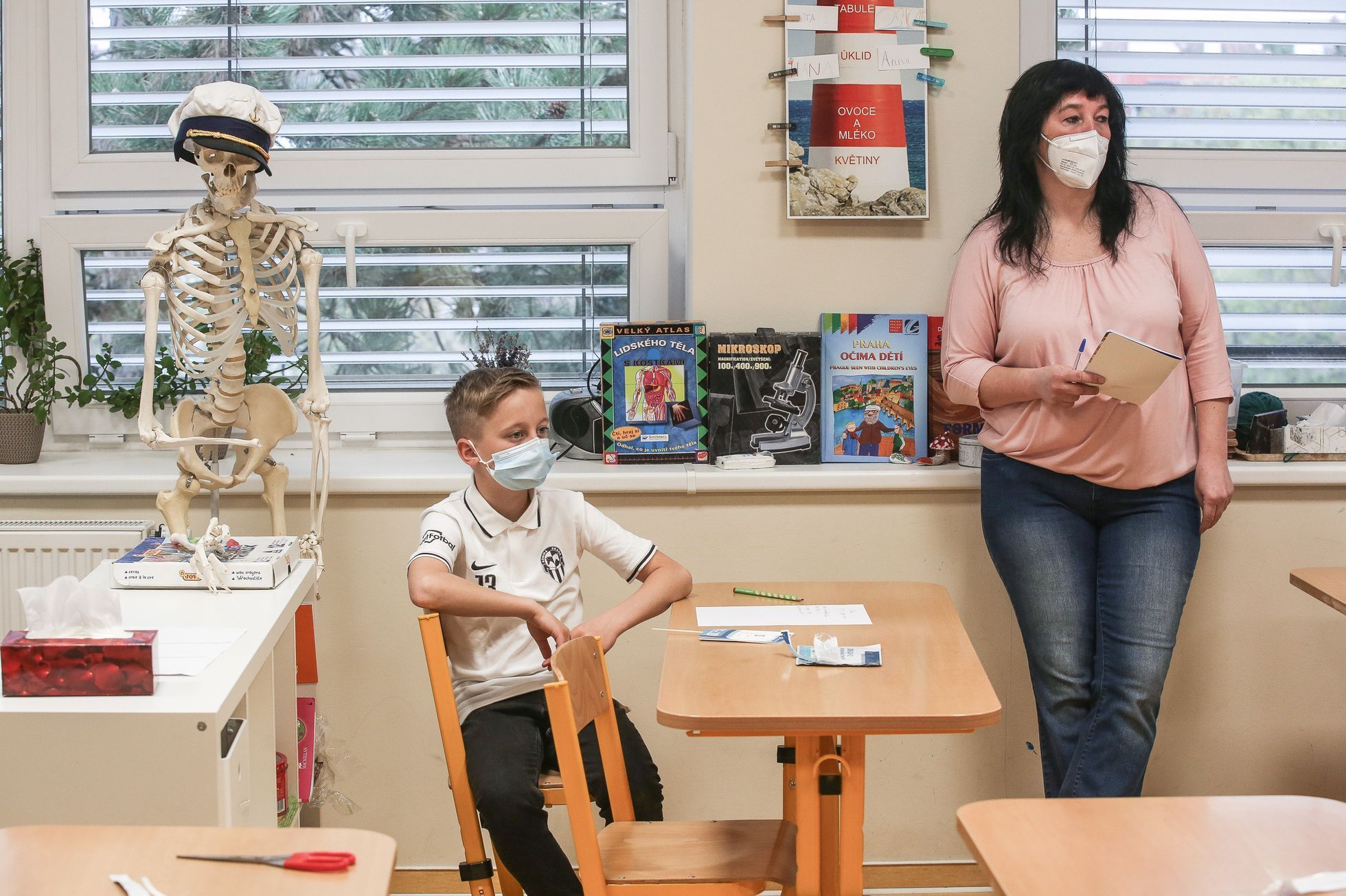 Testování na koronavir covid-19 na školách, škola, žáci, školství, učitelé, antigenní test, výuka