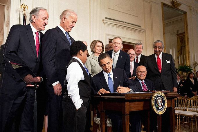 Mezi největší vítězství celého prezidentství Baracka Obamy patřilo prosazení reformy zdravotnictví.