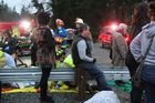 Neštěstí si vyžádalo nejméně tři mrtvé. Dalších 72 lidí skončilo v nemocnici. Celkem vlakem cestovalo 78 pasažérů a pět členů posádky, řekla společnost Amtrak.