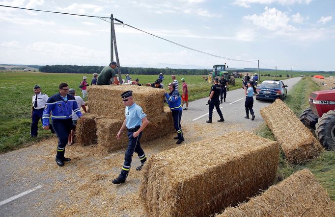 Protesty v 16. etapě Tour de France