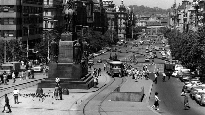 Po Václavském náměstí kdysi jezdily tramvaje.