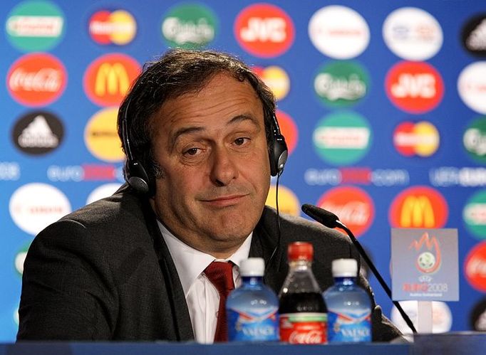 Michel Platini (prezident UEFA) na tiskové konferenci.