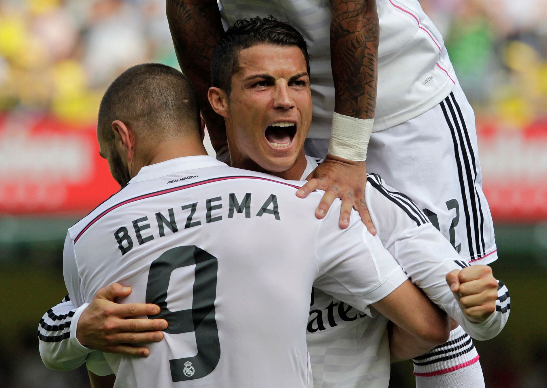 Ronaldo a Benzema slaví gól Realu