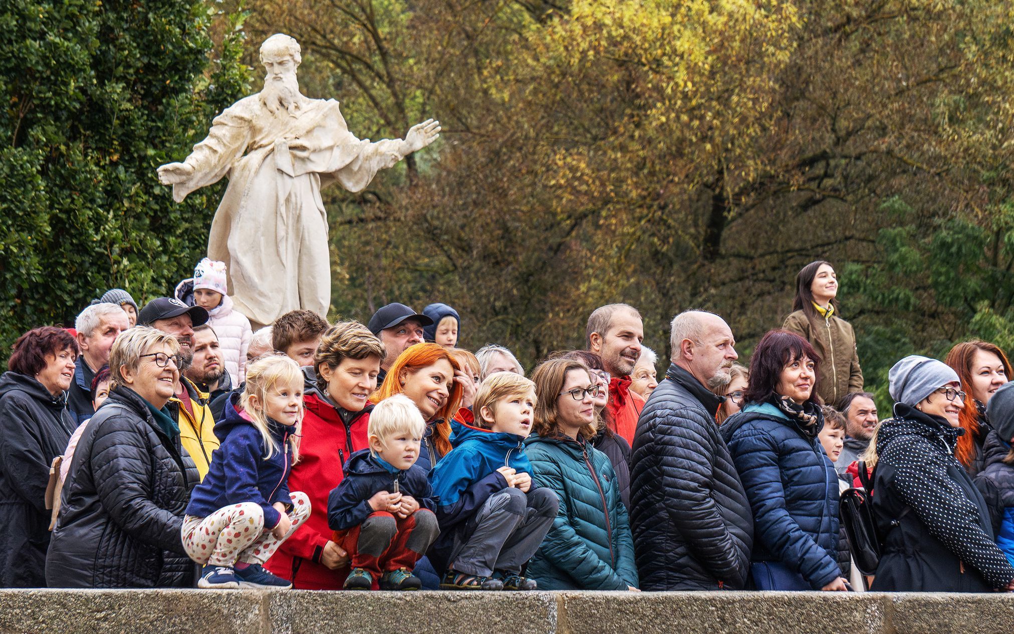 Roman Franc fotí skupinový portrét, Náměšť nad Oslavou, 5. října 2024