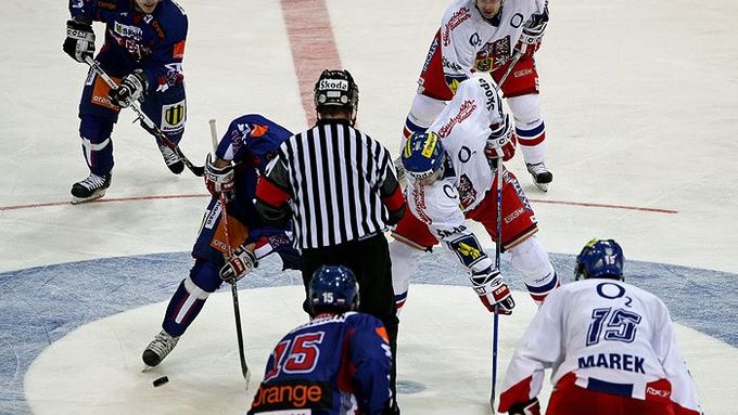 Hokejové derby Česko - Slovensko.