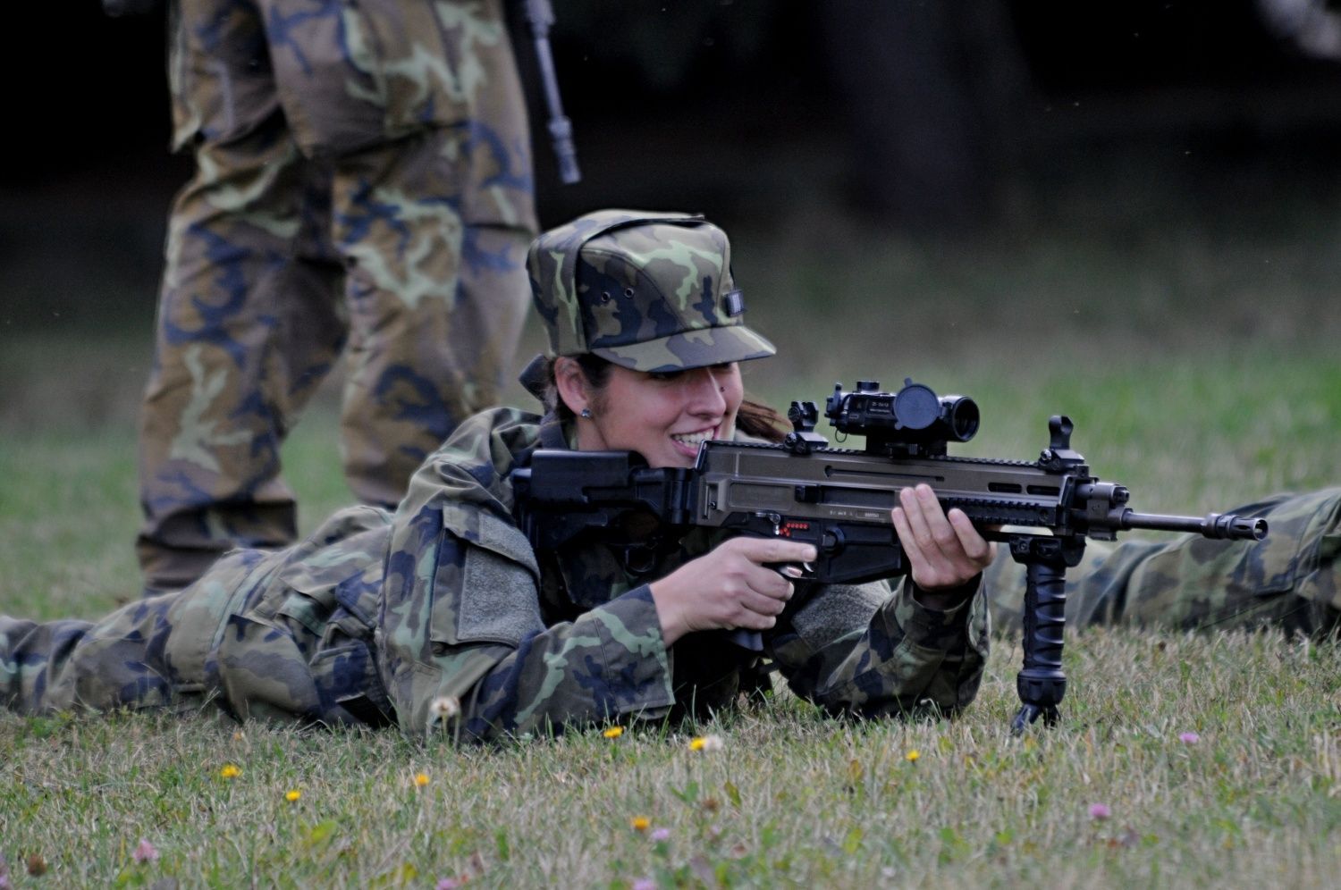 Cvičení Dukly Praha: Natálie Dianová nácvik střelby s Brenem
