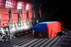 Rusko převzalo tělo pilota sestřeleného Su-24. Moskva se schůzkou Putina a Erdogana nepočítá