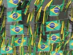 Brazilci šampionáty tradičně prožívají. Takto je vyzdobena jedna z ulic v Rio de Janeiru.